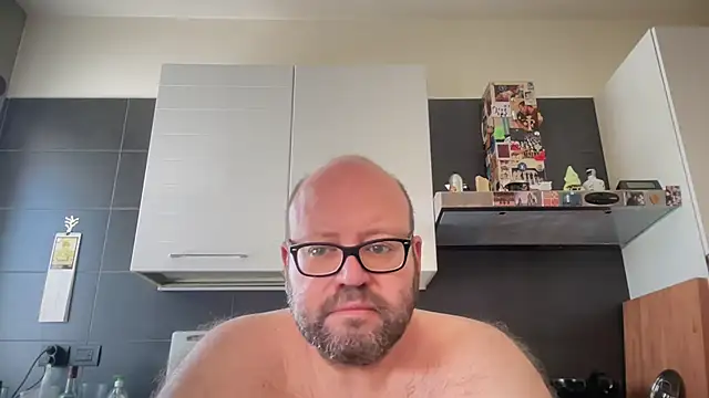 Snapshot of theitalianbear chatting on June 2026 08:46:02 AM theitalianbear online show from June 2026 08:46:02 AM