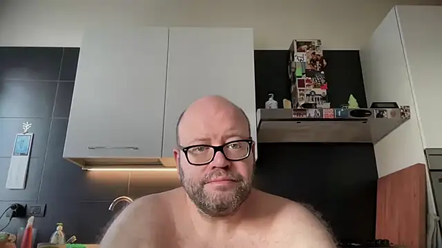 Snapshot of theitalianbear chatting on July 2026 05:01:01 AM theitalianbear online show from July 2026 05:01:01 AM