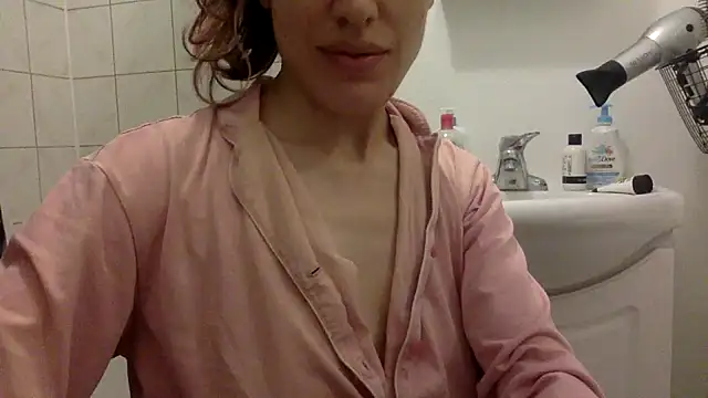 Snapshot of laetitia_xo chatting on August 2026 12:23:02 AM laetitia xo online show from August 2026 12:23:02 AM