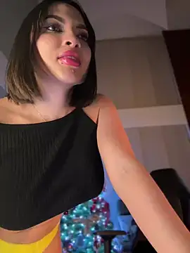 Snapshot of HannaBeckett chatting on December 2024 01:11:01 AM HannaBeckett online show from December 2024 01:11:01 AM