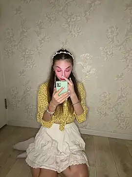 Snapshot of Shy_Little_Mia chatting on August 2026 06:32:01 PM Shy Little Mia online show from August 2026 06:32:01 PM