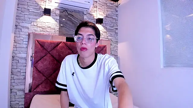 LianFerrer1 online show from August 2026 11:34:01 AM