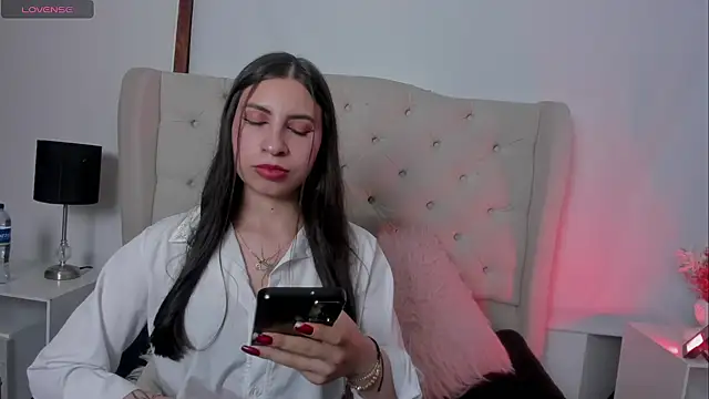 EmmillyQueen online show from August 2026 03:08:02 AM