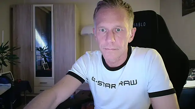 slaveboy2016xh online show from June 2026 09:15:02 PM