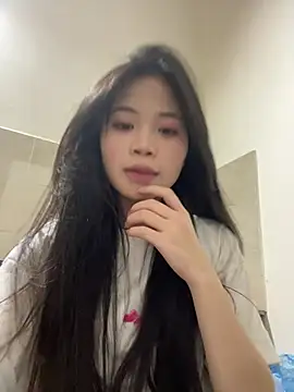 Snapshot of Linh_xinhcuke chatting on August 2026 07:10:02 AM Linh xinhcuke online show from August 2026 07:10:02 AM