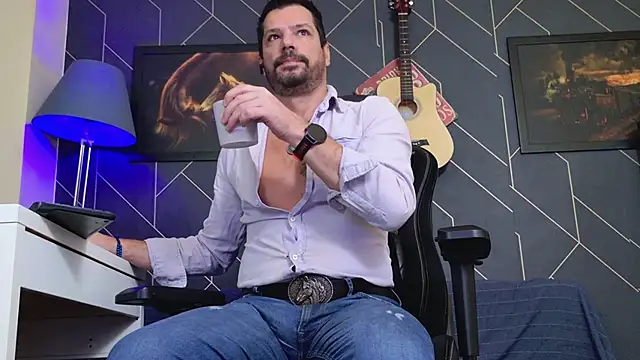 Snapshot of ChrisKox chatting on November 2025 04:18:01 AM ChrisKox online show from November 2025 04:18:01 AM