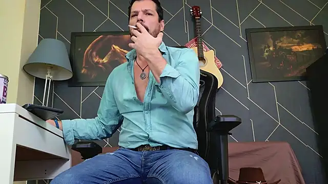 Snapshot of ChrisKox chatting on December 2025 08:00:02 AM ChrisKox online show from December 2025 08:00:02 AM