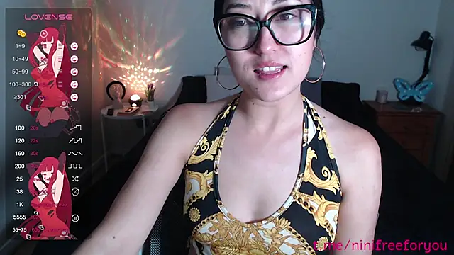 Snapshot of Ninimoon chatting on November 2025 02:44:02 AM Ninimoon online show from November 2025 02:44:02 AM