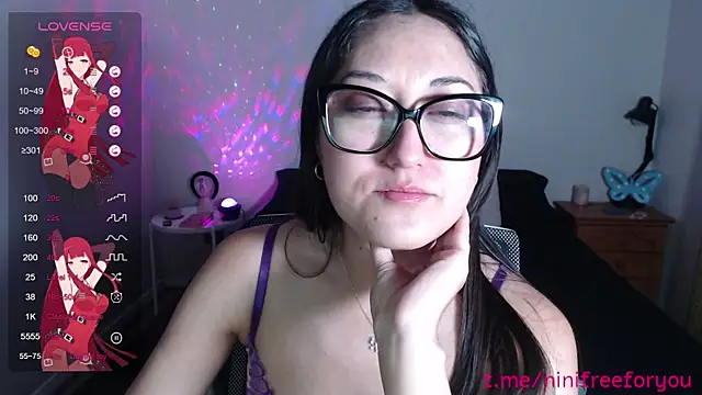 Snapshot of Ninimoon chatting on December 2025 04:11:02 AM Ninimoon online show from December 2025 04:11:02 AM