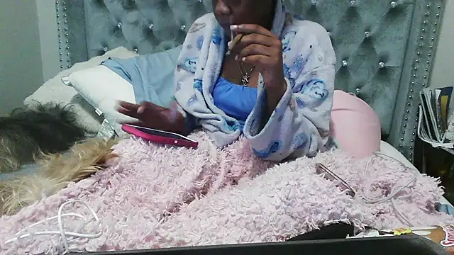 Beautifulkash online show from November 2025 01:25:02 PM