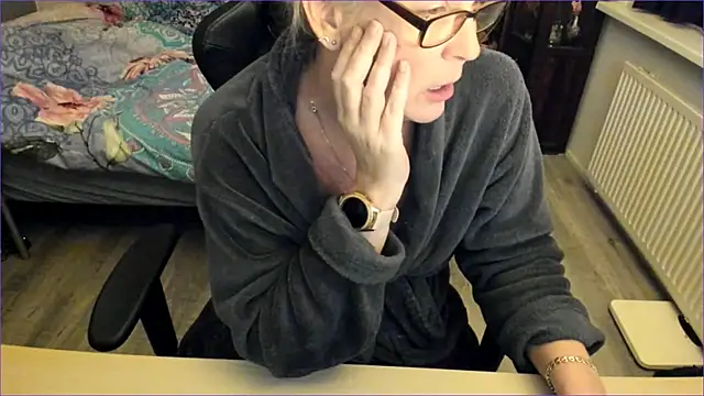 Snapshot of minoesje37 chatting on December 2024 08:33:02 PM minoesje37 online show from December 2024 08:33:02 PM