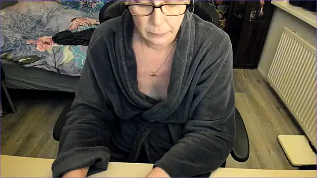 Snapshot of minoesje37 chatting on December 2024 08:25:02 PM minoesje37 online show from December 2024 08:25:02 PM