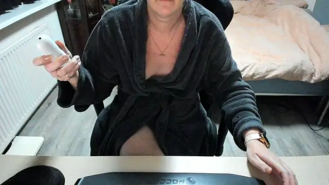 Snapshot of minoesje37 chatting on February 2025 08:24:01 PM minoesje37 online show from February 2025 08:24:01 PM