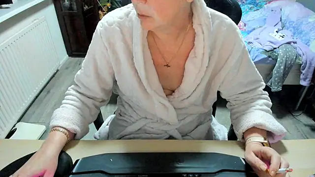 Snapshot of minoesje37 chatting on March 2025 08:40:01 PM minoesje37 online show from March 2025 08:40:01 PM