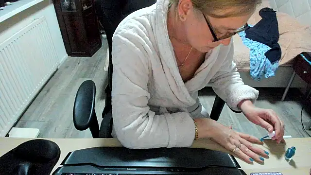 Snapshot of minoesje37 chatting on March 2025 08:10:02 PM minoesje37 online show from March 2025 08:10:02 PM