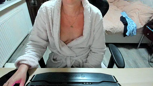 Snapshot of minoesje37 chatting on March 2025 08:31:02 PM minoesje37 online show from March 2025 08:31:02 PM