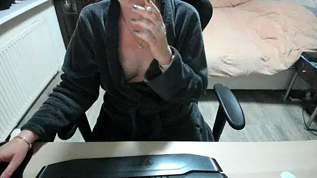 Snapshot of minoesje37 chatting on March 2025 08:32:02 PM minoesje37 online show from March 2025 08:32:02 PM