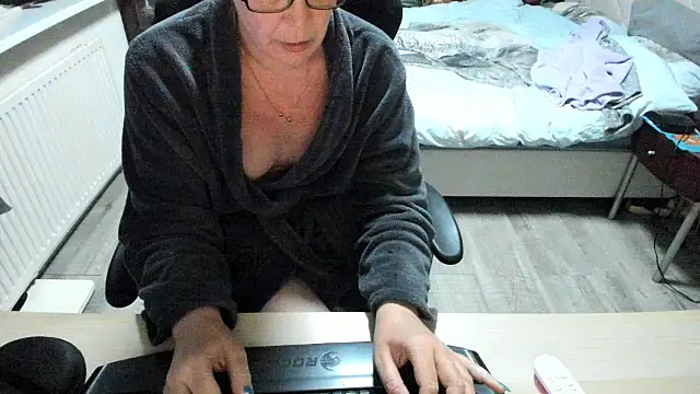 Snapshot of minoesje37 chatting on March 2025 08:22:01 PM minoesje37 online show from March 2025 08:22:01 PM