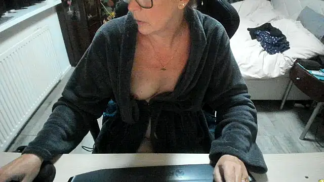 Snapshot of minoesje37 chatting on September 2025 07:28:01 PM minoesje37 online show from September 2025 07:28:01 PM