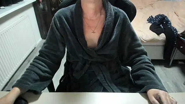 Snapshot of minoesje37 chatting on October 2025 08:32:01 PM minoesje37 online show from October 2025 08:32:01 PM