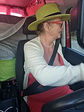 Snapshot of MucMilf59 chatting on September 2025 07:43:01 AM MucMilf59 online show from September 2025 07:43:01 AM