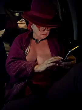 Snapshot of MucMilf59 chatting on November 2025 08:52:02 PM MucMilf59 online show from November 2025 08:52:02 PM