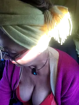 Snapshot of MucMilf59 chatting on December 2025 12:43:02 PM MucMilf59 online show from December 2025 12:43:02 PM