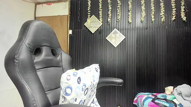 lalanaughty online show from November 2025 11:53:01 AM