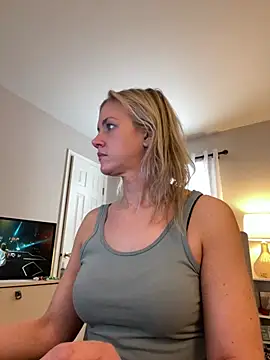 Snapshot of Kay_Cakes chatting on February 2025 08:03:01 PM Kay Cakes online show from February 2025 08:03:01 PM