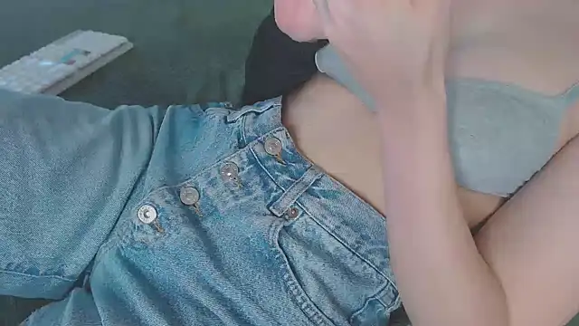 Snapshot of Kiradoll27 chatting on January 2025 09:48:01 AM Kiradoll27 online show from January 2025 09:48:01 AM