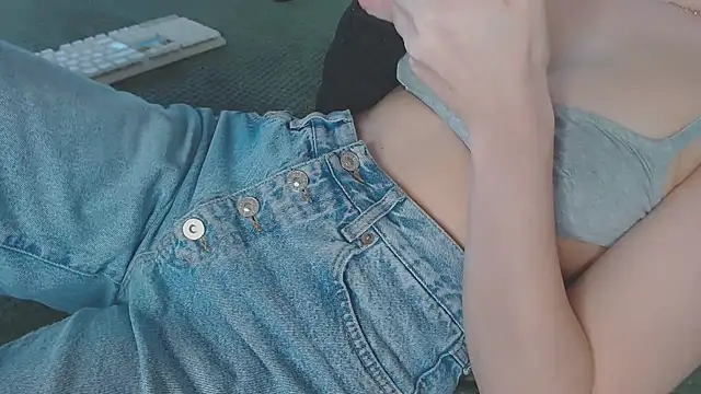 Snapshot of Kiradoll27 chatting on February 2025 10:04:01 AM Kiradoll27 online show from February 2025 10:04:01 AM