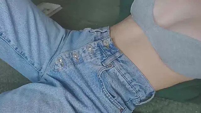 Snapshot of Kiradoll27 chatting on February 2025 06:30:02 PM Kiradoll27 online show from February 2025 06:30:02 PM