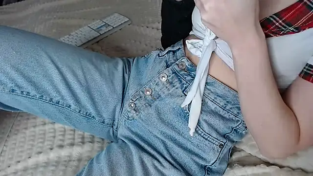 Snapshot of Kiradoll27 chatting on December 2025 10:13:01 AM Kiradoll27 online show from December 2025 10:13:01 AM