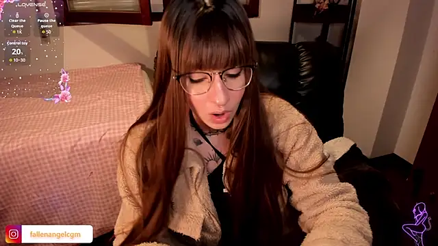 Fallengangel online show from March 2026 07:09:01 PM