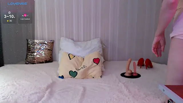 Snapshot of SylviaFoxy chatting on January 2025 08:33:01 PM SylviaFoxy online show from January 2025 08:33:01 PM