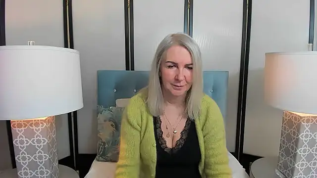 Snapshot of EricaTop chatting on January 2026 06:15:02 AM EricaTop online show from January 2026 06:15:02 AM