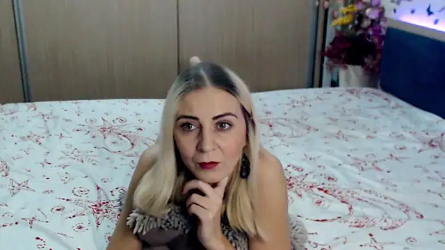 Snapshot of MirabelaSweet chatting on December 2024 08:03:02 AM MirabelaSweet online show from December 2024 08:03:02 AM