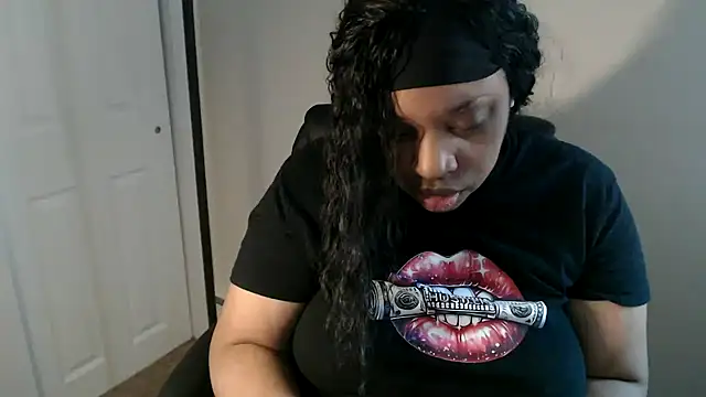 Snapshot of Sexymona1218 chatting on April 2026 06:06:01 PM Sexymona1218 online show from April 2026 06:06:01 PM