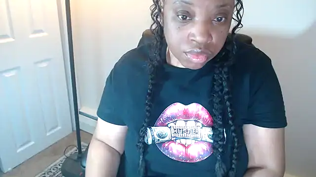 Snapshot of Sexymona1218 chatting on May 2026 07:02:02 AM Sexymona1218 online show from May 2026 07:02:02 AM