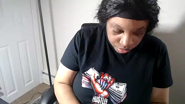Snapshot of Sexymona1218 chatting on May 2026 08:58:01 PM Sexymona1218 online show from May 2026 08:58:01 PM