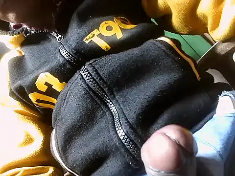 Snapshot of desiboy1101 chatting on January 2025 03:37:01 AM desiboy1101 online show from January 2025 03:37:01 AM