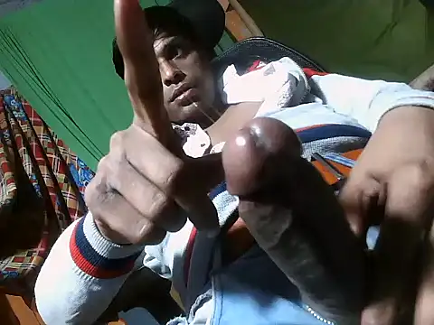 Snapshot of desiboy1101 chatting on February 2025 01:52:01 PM desiboy1101 online show from February 2025 01:52:01 PM