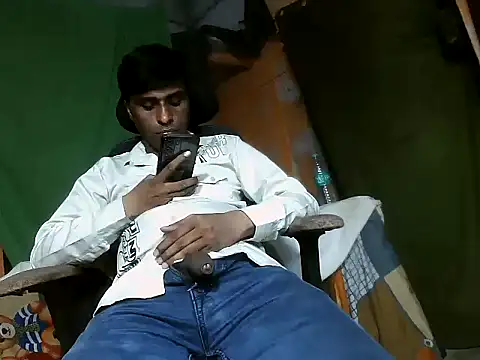 Snapshot of desiboy1101 chatting on October 2025 01:58:01 PM desiboy1101 online show from October 2025 01:58:01 PM