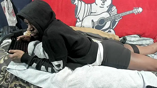 iBreakHeartz online show from December 2024 02:27:01 PM