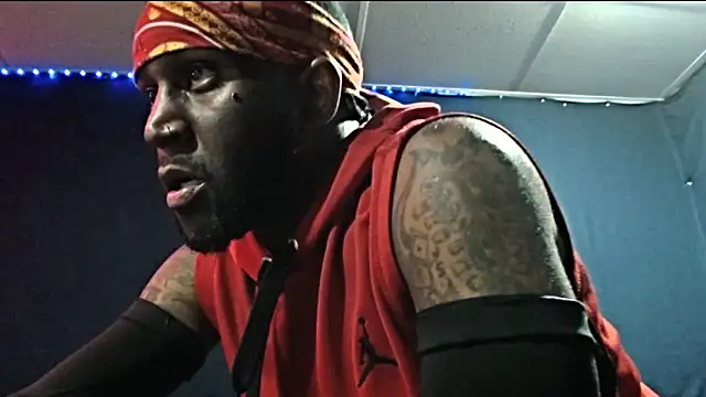 iBreakHeartz online show from November 2025 02:38:01 PM