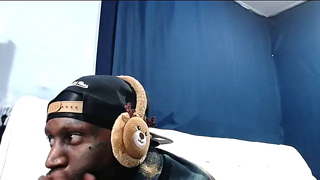 iBreakHeartz online show from November 2025 11:36:02 AM