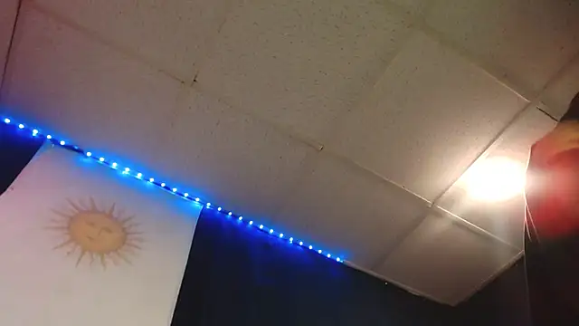 iBreakHeartz online show from December 2025 12:36:02 PM