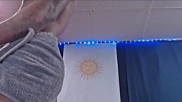 iBreakHeartz online show from December 2025 03:20:01 PM