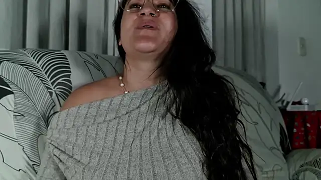 DeesseLuxure online show from April 2026 04:38:02 AM