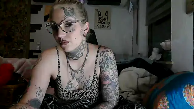 RoxxyInk online show from June 2026 10:44:02 PM